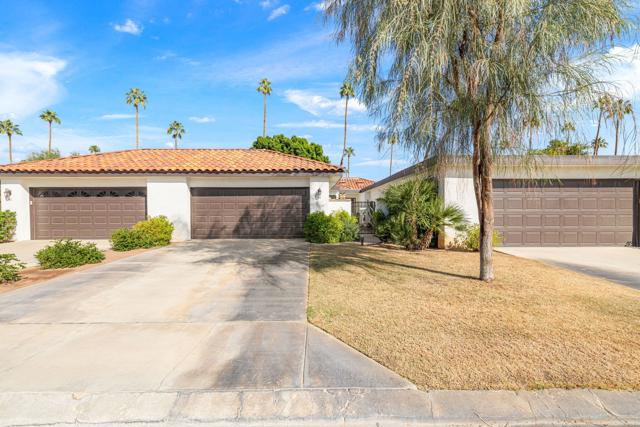 44 San Sebastian Drive, Rancho Mirage CA: https://media.crmls.org/mediaz/5312b206-bf44-4716-9135-6df51805e855.jpg