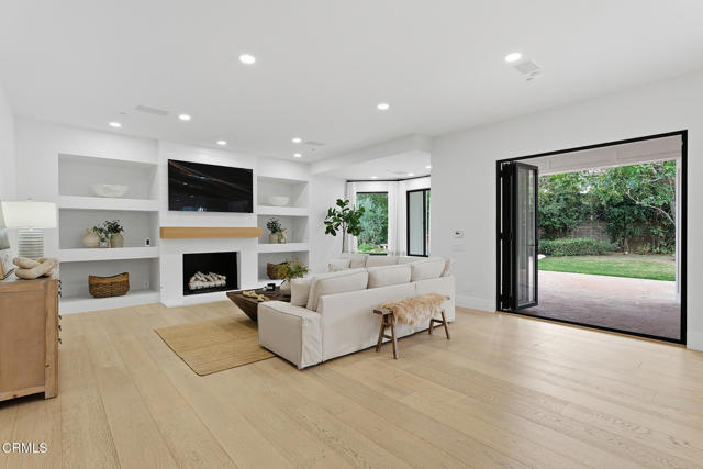 Detail Gallery Image 17 of 54 For 550 Unique Ln, Simi Valley,  CA 93065 - 5 Beds | 5/1 Baths