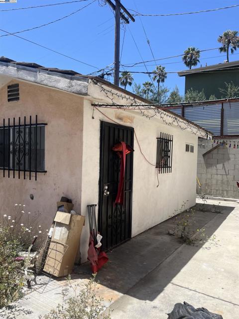 5419 S Harcourt Ave, Los Angeles CA: https://media.crmls.org/mediaz/531386e7-7253-45fd-8933-bbaa193a01e2.jpg