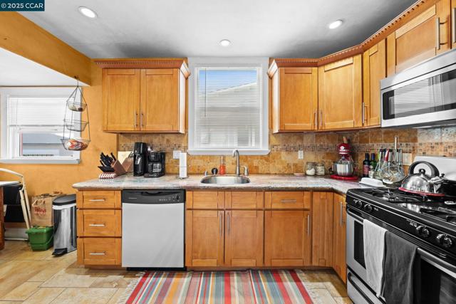 Image 13 of 46 For 2427 35th Ave