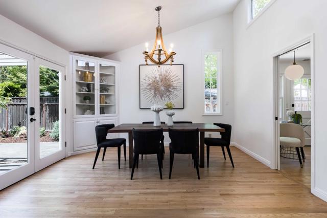448 Felton Drive, Menlo Park CA: https://media.crmls.org/mediaz/53142f22-129e-4ed5-88ec-64b4a95b5125.jpg