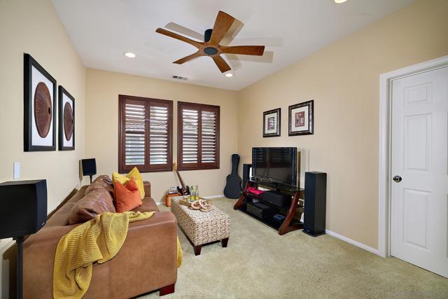 12647 Westly Ln, San Diego CA: https://media.crmls.org/mediaz/53146db9-96fb-4a59-a3f7-c3c11632dbe9.jpg