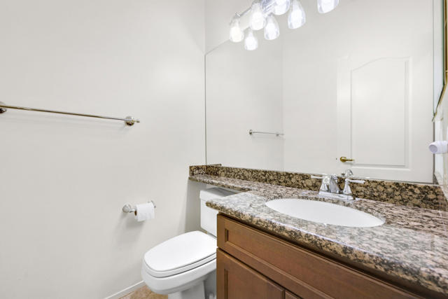 40180 Eastwood Lane, Palm Desert CA: https://media.crmls.org/mediaz/5314e55f-33fe-47bd-8a87-334c7b93e775.jpg