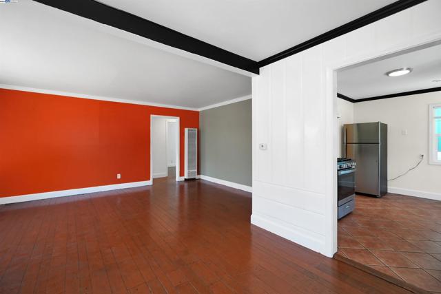 6133 Seminary Ave, Oakland CA: https://media.crmls.org/mediaz/53155d74-8f04-49c7-96bf-bb650da7d7c9.jpg