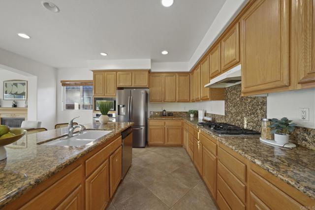 Detail Gallery Image 10 of 49 For 1418 Oakpoint Ave, Chula Vista,  CA 91913 - 5 Beds | 3 Baths