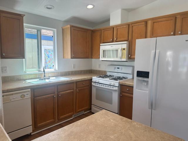 304 Carmel Ave, Marina CA: https://media.crmls.org/mediaz/5315ec42-2c9f-40d0-a5dc-c9044c1e24f5.jpg
