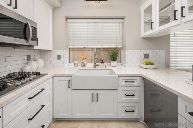 11078 Caminito Alegra, San Diego CA: https://media.crmls.org/mediaz/531619f3-b717-4537-a373-b1c8261e41e0.jpg