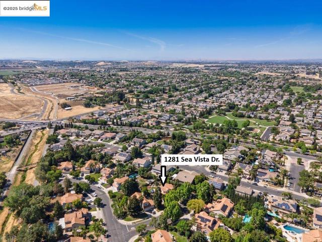 1281 Sea Vista Dr, Brentwood CA: https://media.crmls.org/mediaz/5316736d-e646-44ea-81dc-fe4909439e97.jpg