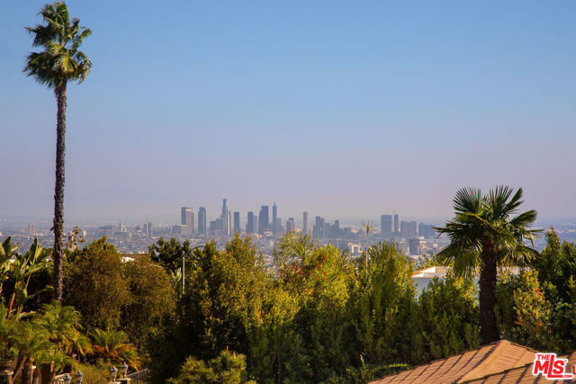 2371 Achilles Drive, Los Angeles CA: https://media.crmls.org/mediaz/5316dd88-ec07-402c-abb0-fc178c1031f1.jpg