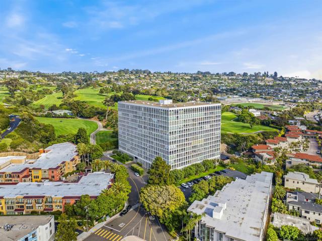 1001 Genter St, La Jolla CA: https://media.crmls.org/mediaz/5316ebed-011f-4a28-acf2-4b41dc587190.jpg