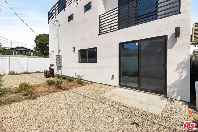 716 W 41st Place, Los Angeles CA: https://media.crmls.org/mediaz/5317235a-1277-4af0-adca-40bfd637b59e.jpg