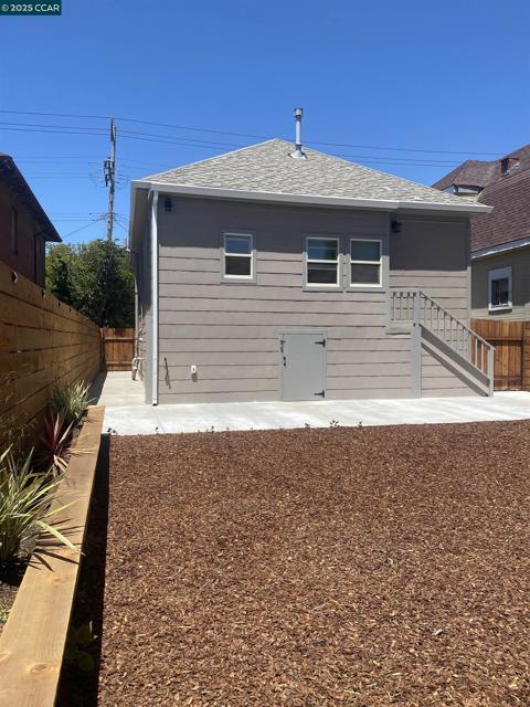218 Bissell Ave, Richmond CA: https://media.crmls.org/mediaz/531749f3-e0a4-463a-97fc-273dd9dc8f0c.jpg
