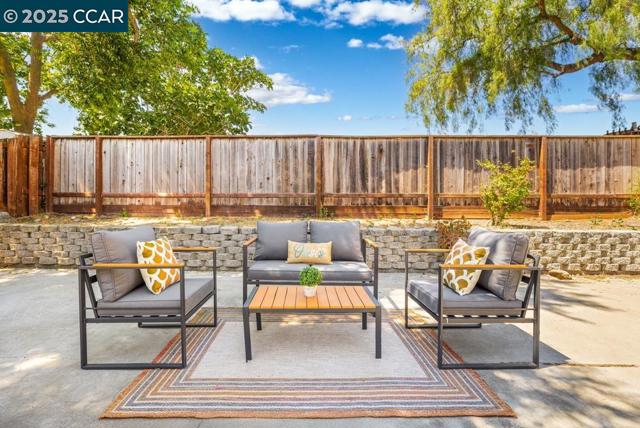 2087 Brook St, Concord CA: https://media.crmls.org/mediaz/53177f85-670d-4ac9-9e55-128b246e8868.jpg