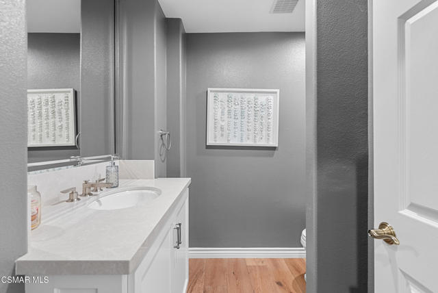 48 Golden Glen Drive, Simi Valley CA: https://media.crmls.org/mediaz/53179427-000b-4eed-9f99-d67158495451.jpg