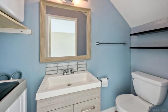 3436 Thunder Dr, Oceanside CA: https://media.crmls.org/mediaz/5318258d-f033-42b4-ac6c-d93a54f83613.jpg