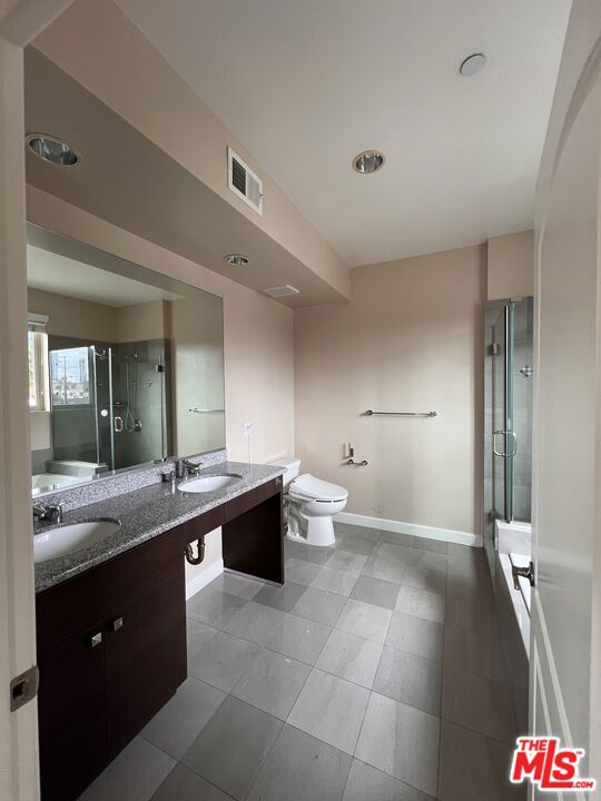 991 Arapahoe Street, Los Angeles CA: https://media.crmls.org/mediaz/531844e2-8432-46b5-9887-30fcfbf41f9e.jpg