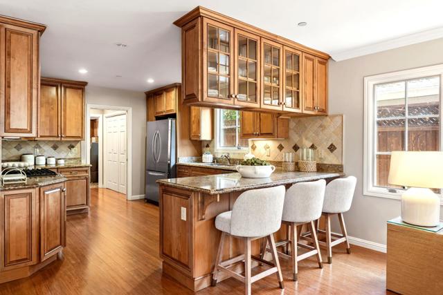 475 8th Avenue, Menlo Park CA: https://media.crmls.org/mediaz/53187091-c535-49ea-aaa5-9d62f06fb7f9.jpg