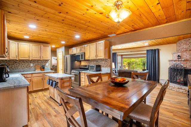 25169 Franklin Drive, Idyllwild CA: https://media.crmls.org/mediaz/5318dd1b-2393-43bc-87ca-8f54ca94a4f2.jpg
