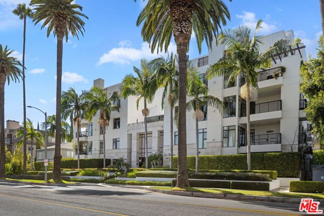 447 North Doheny Drive, 305 photo 14
