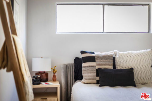 122 Thornton Place, Venice CA: https://media.crmls.org/mediaz/53197989-77c7-4fe1-a100-bcff8443f71a.jpg
