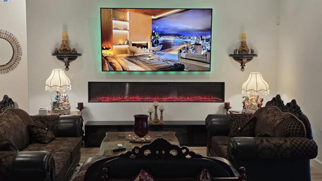 4709 Iron Bird Dr, Folsom CA: https://media.crmls.org/mediaz/5319a224-6ca0-48c0-8b30-0039628d6e35.jpg