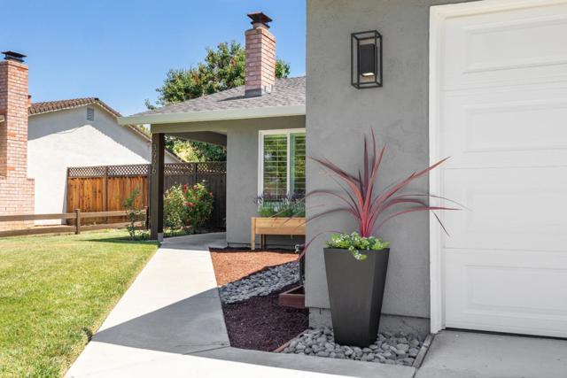 3926 Yolo Drive, San Jose CA: https://media.crmls.org/mediaz/5319d8f3-8d23-48d8-a6b6-61d2ae06abac.jpg