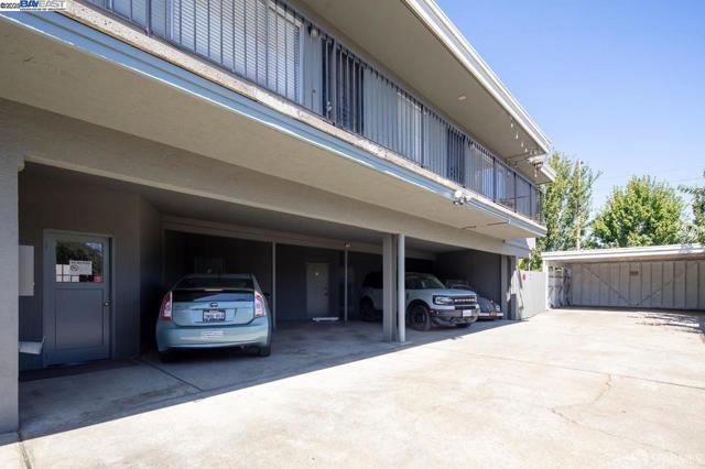 537 Pacific Avenue, Alameda CA: https://media.crmls.org/mediaz/5319da67-4c87-499a-99fe-d6b397913fa5.jpg