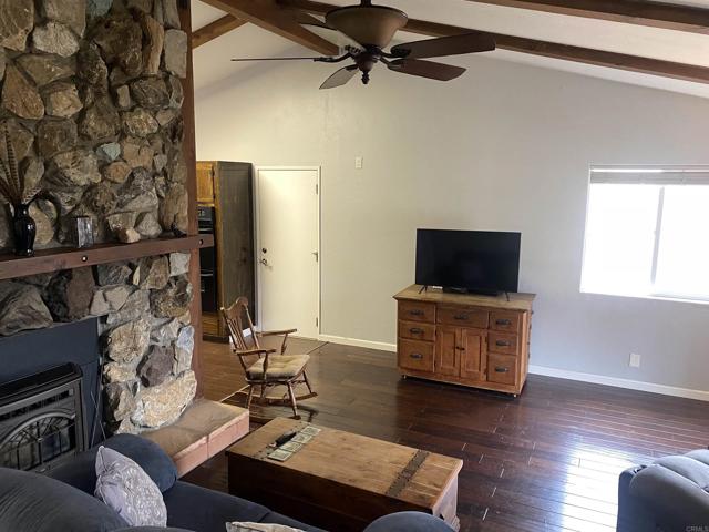 Detail Gallery Image 7 of 34 For 18461 Santa Anita St, Tehachapi,  CA 93561 - 3 Beds | 2 Baths