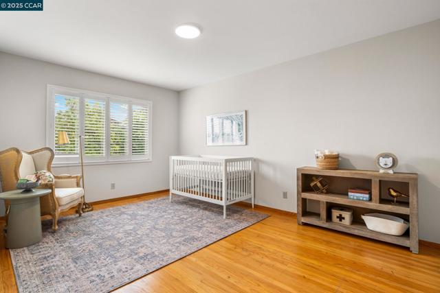 1232 E 20Th St, Oakland CA: https://media.crmls.org/mediaz/531a46e1-1ad0-4ad8-b1cb-18e04328b3db.jpg