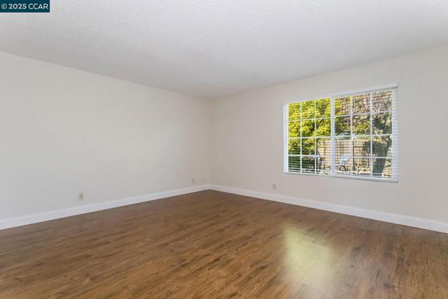 1769 Redwood Rd, Hercules CA: https://media.crmls.org/mediaz/531a5b7d-3eea-4f0c-850c-88692d940523.jpg
