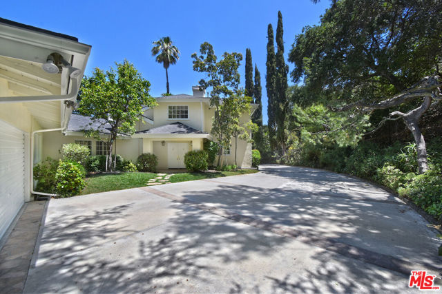 15474 Loom Place, Sherman Oaks CA: https://media.crmls.org/mediaz/531a75e5-4e38-43d4-9260-e39d1e0e0118.jpg