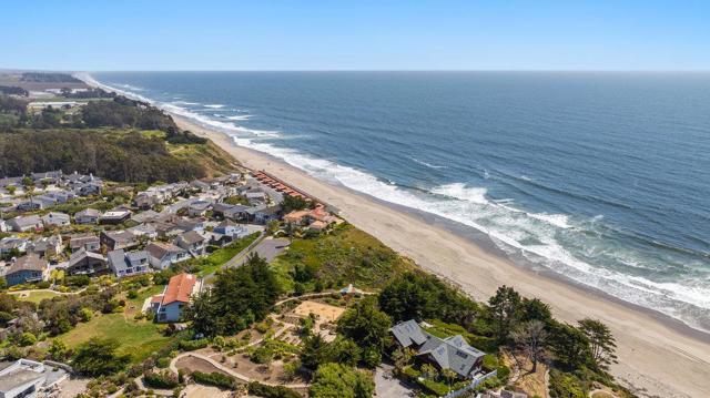 420 Sand Dollar Drive, La Selva Beach CA: https://media.crmls.org/mediaz/531a9aeb-9f04-4973-a33e-8e5e4786c046.jpg