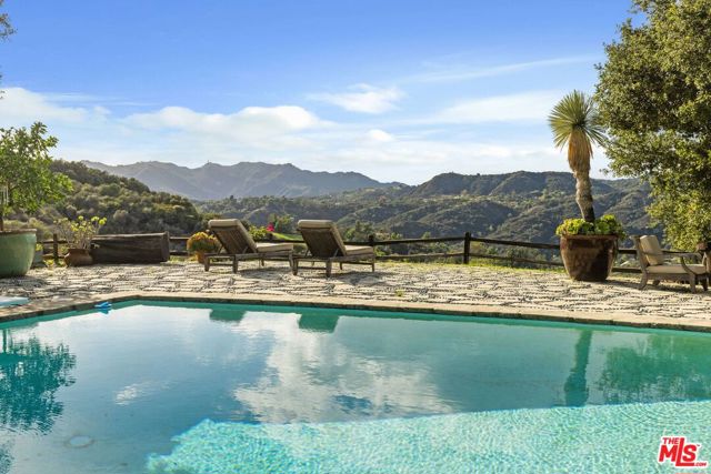 1551 Penny Road, Topanga CA: https://media.crmls.org/mediaz/531ad9b5-bf0a-47ef-93e6-f34ed93c5c20.jpg