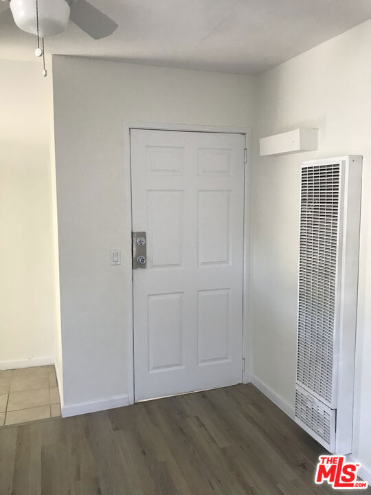 1060 E 6th Street, Long Beach CA: https://media.crmls.org/mediaz/531b56e5-7370-446f-bef5-1a7edcfa66ef.jpg