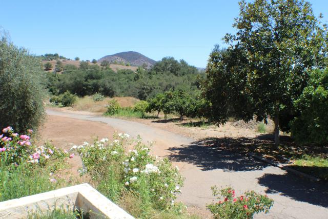 33140 Lilac Road, Valley Center CA: https://media.crmls.org/mediaz/531b948c-4d70-4380-b4e4-633cc9727e0f.jpg