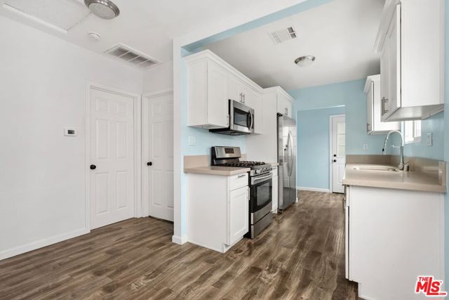 2736 S Cloverdale Avenue, Los Angeles CA: https://media.crmls.org/mediaz/531bba45-176c-447c-b884-1cf91a58d8e1.jpg