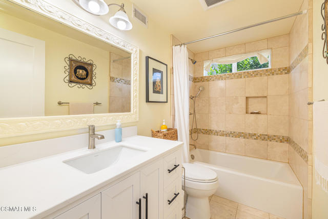 6605 Tamarind Street, Oak Park CA: https://media.crmls.org/mediaz/531bd258-ca49-4417-b9d5-619a6d6799fa.jpg