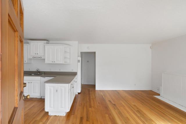 2160 Oakley Avenue, Menlo Park CA: https://media.crmls.org/mediaz/531c08a5-466a-4327-a609-90d4ca976181.jpg