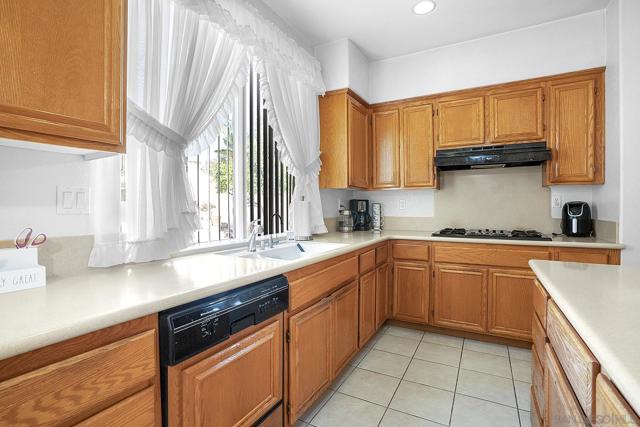 778 Avenida De La Barca, Chula Vista CA: https://media.crmls.org/mediaz/531cbcd5-1df1-4813-a185-fa50d8f1ed1e.jpg