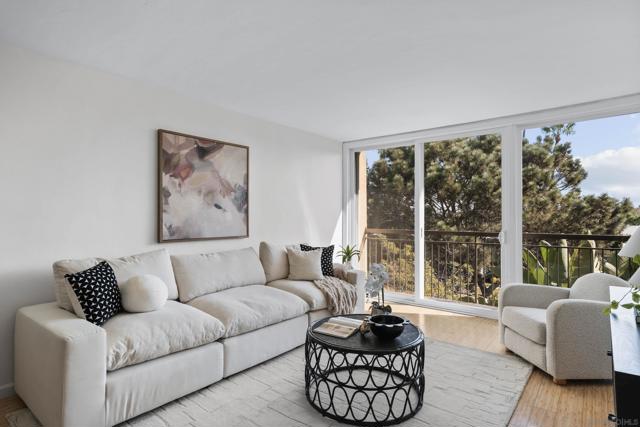 2266 Grand Ave, San Diego CA: https://media.crmls.org/mediaz/531ceffa-42a9-40ab-9e6f-dd74a30bfd51.jpg