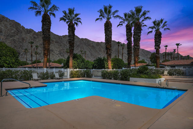 55730 Riviera, La Quinta CA: https://media.crmls.org/mediaz/531d2781-3a20-46b9-b4e1-938ac6431f0e.jpg
