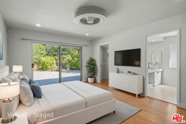 4207 Michelangelo Avenue, Woodland Hills CA: https://media.crmls.org/mediaz/531d4b55-e0fb-4a1d-aeae-07f3ff41c2d0.jpg