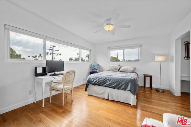 1225 Washington Avenue, Santa Monica CA: https://media.crmls.org/mediaz/531d5d06-6711-4e90-8f0e-0ef3940d5d20.jpg