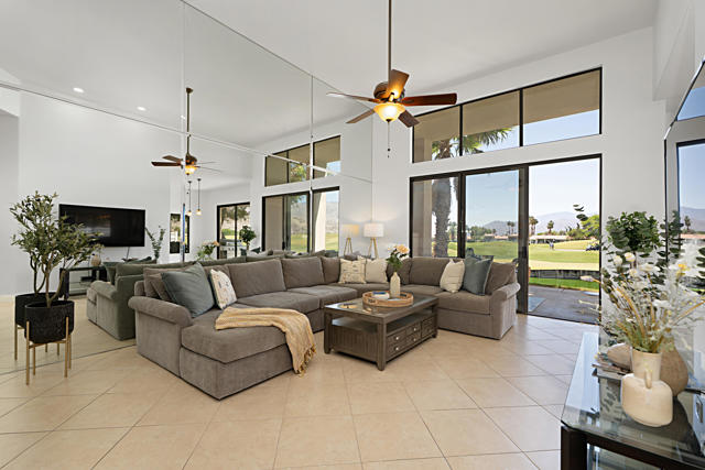 80471 Oak Tree, La Quinta CA: https://media.crmls.org/mediaz/531d6e11-4839-479c-83ed-31c3f827ad3a.jpg