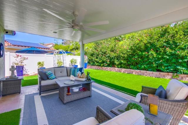 10970 Shy Bird Ln, San Diego CA: https://media.crmls.org/mediaz/531ded91-9a46-447b-be4a-6083f1cac2ae.jpg