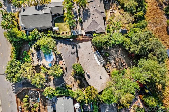 320 Beaumont Dr., Vista CA: https://media.crmls.org/mediaz/531e51e8-6730-400e-9b0d-098c2dbdb123.jpg