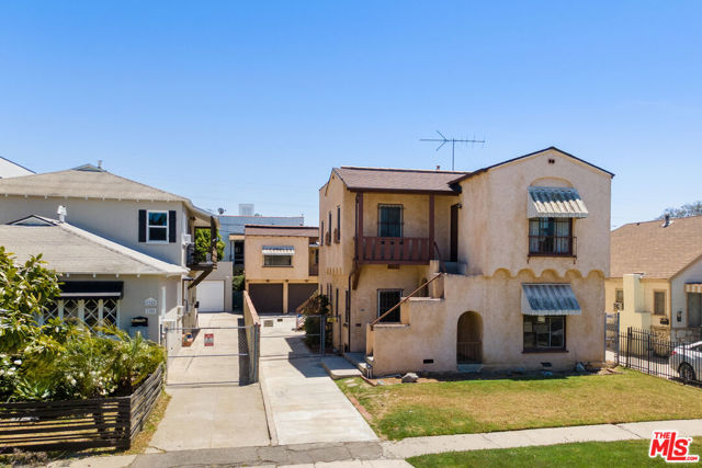 1744 Carmona Avenue, Los Angeles CA: https://media.crmls.org/mediaz/531e56f6-ccc2-4ca0-acb1-0f21af7c3002.jpg