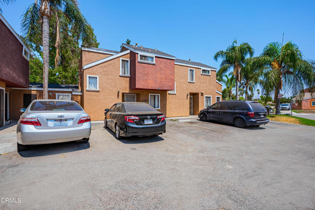 9039 Colony Place, Riverside CA: https://media.crmls.org/mediaz/531e6b34-2e9f-4353-bf43-6d3749bb1753.jpg