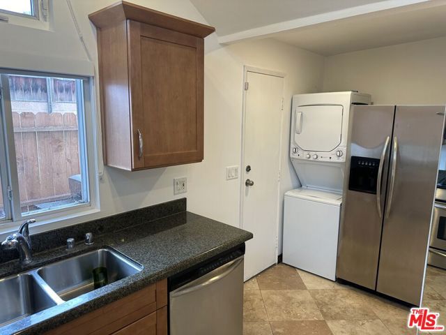 2454 Penmar, Venice CA: https://media.crmls.org/mediaz/531ea65c-5386-405c-b421-cd201041889c.jpg