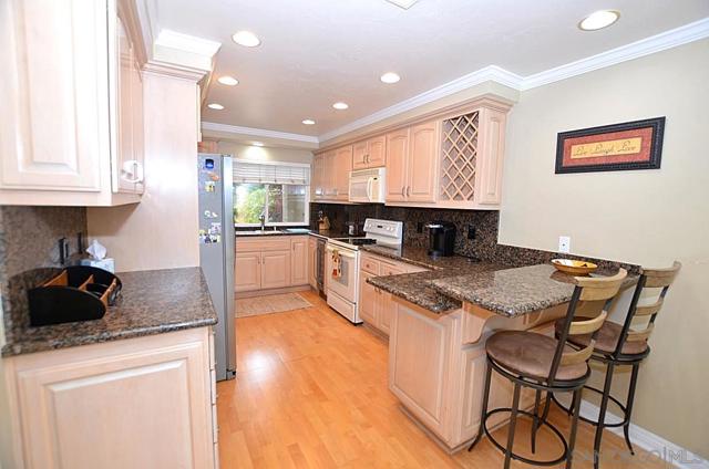 95 Port of Spain, Coronado CA: https://media.crmls.org/mediaz/531ef7eb-5783-4b4a-9cca-5d98d18a392b.jpg